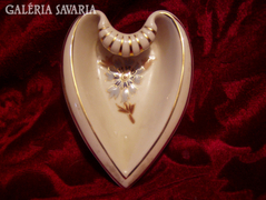 Zsolnay szív alakú porcelán.