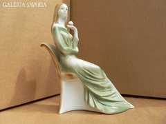 Zsolnay Zöldruhás ülő nő szobor