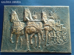 Bronzírozott lovaskocsis fém falikép 27,5x19,5cm 