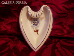 Zsolnay szív alakú porcelán.