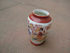 Kézzel festett, jelzett kínai váza