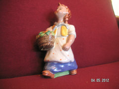 Hops ceramics, the girl with the jeweller's shop, 24 cm