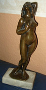 Maugsch Gyula bronz akt szobor