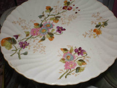 Gyönyörű virágos fajansz tányér jelzett, átm. 20 cm