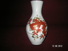 A vase depicting a Wallendorf dragon