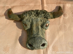 Többszáz éves kézzel kalapált ón-réz falidísz tehén