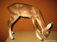 MCP Cseh figurális porcelán őz szobor.39x30x18 cm.