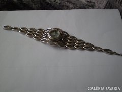 Szép egyedi Q&Q  női ezüst színű karóra óra