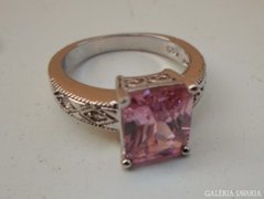 Gyönyörű rózsaszín köves ezüst gyűrű