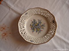 Csipkés szélű nefelejcses német porcelán tányér