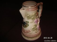 Majolika korsó , vadász ajándék  , oldalán fajdkakas és dekoratív szőlő  dekorral    26 cm