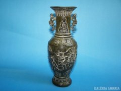 Csodás,jelzett Kínai vagy Japán bronz váza,sárkányfül