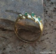 aranyozott ezüst gyűrű smaragd kövekkel
