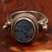 Antik ezüst gyűrű szodalit kővel