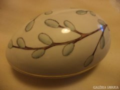 Húsvéti aranyszegélyes porcelán bonbonier tojás barkával