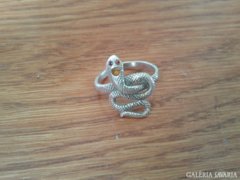 ezüst kígyós gyűrű (kövekkel)