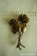 Hölgyek!kb 80 éves antik rézből készült rózsacsokros bross!