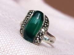 Jade köves ezüst gyűrű markazitokkal