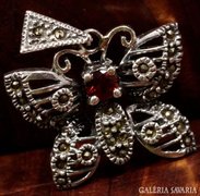 Gránát-markazit köves pillangó ezüst medál