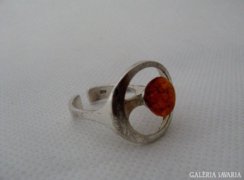 Régi skandináv ezüst gyűrű borostyán kővel