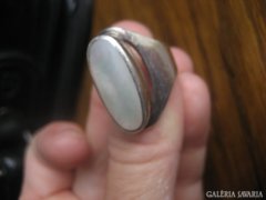 Masszív ezüst gyűrű gyöngyházzal