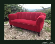Robusztus,legyezű hátuljú masszív kanapé 