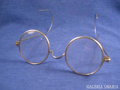 Antik szemüveg