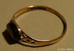 9 karátos arany gyűrű