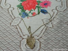 Gilded necklace with leaf coin