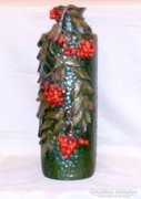 Bécsi szecessziós váza bogyós növényi díszítéssel