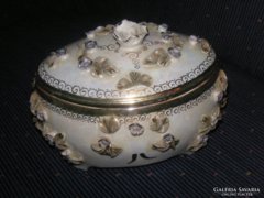 Antik  porcelán- fajansz bonbonier, szépen kidolgozott, dúsan aranyozott, 16  x  17 cm