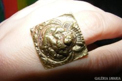Mutatós egyedi régi réz gyűrű.