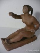 Kucs női kerámia szobor