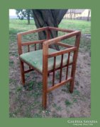 Design-os forma vezetés..antik fa keretes fotel