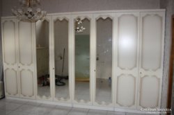 Chippendale stílusú fehér ruhás szekrény