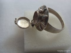 Egyedi ezüst méreg gyűrű