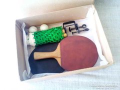 Rretro pin-pong  és tenisz ütő garnitúra dobozában labdákkal