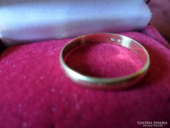 Arany karika gyűrű