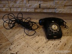 Retro fekete tárcsás telefon Mechanikai Művek