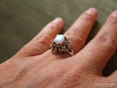 Antik ezüst gyűrű nemes opál kővel