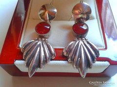 Dekoratív ezüst fülbevaló:karneol kővel