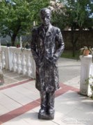 Radnóti Miklós ,170 cm magas gipsz szobor eladó-cserélhető !