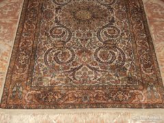 Kézi csomózású Selyem perzsa szőnyeg (100%-selyem)