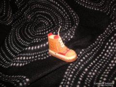 Mini leather boots sewn with nice handwork