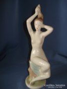 Hollóházi porcelán figura:Fésülködő női akt