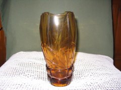 Borostyán sárga üveg váza