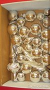 Karácsonyfadísz csomag-üvegből ezüstszínű 26 részes 300Ft/db
