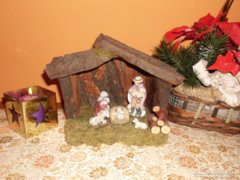 Karácsonyi Betlehem mázatlan porcelán szobrocskákkal.