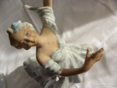 Porcelán táncos szobor