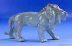 0D356 Régi kisméretű porcelán oroszlán szobor